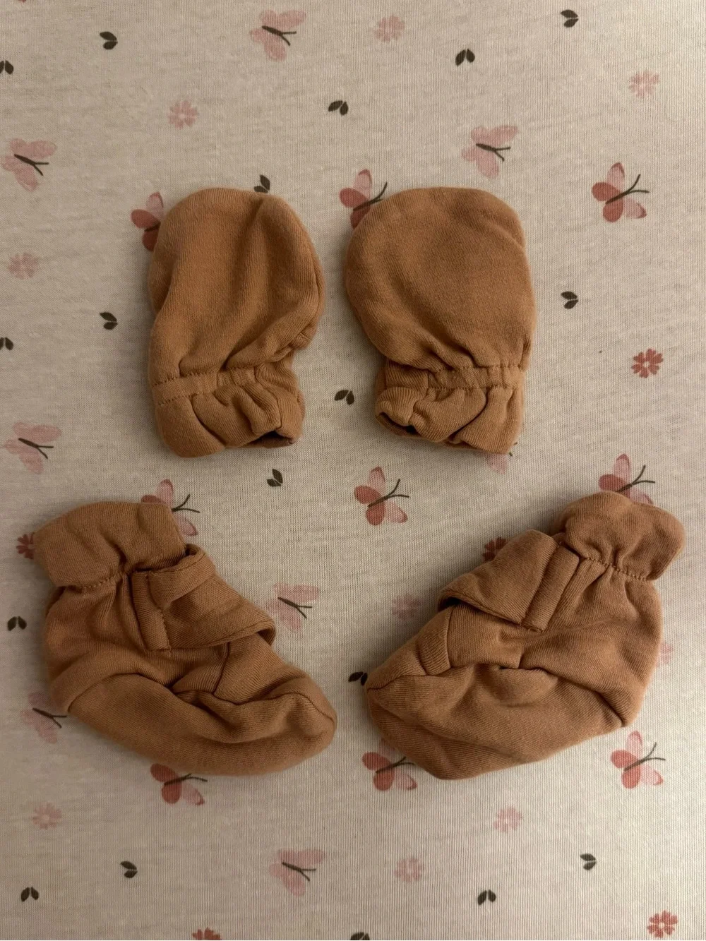 Goumi Stay On Mittens and Bootie Set